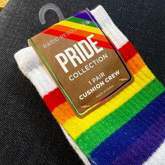 ✶Free!✶ Rainbow Pride Cushion Crew White Socks 🌈 FREE w/any $25 Purchase! LGBTQ - Picture 3 of 7